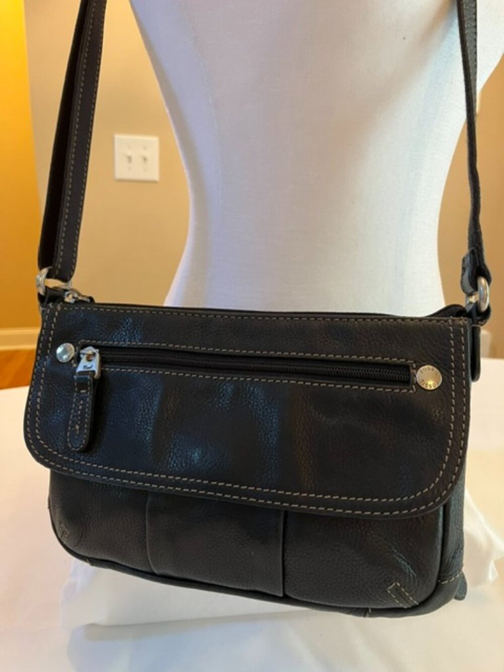 FOSSIL | Black Pebbled Leather Crossbody Bag Zip Top Closure-EUC - Picture 5 of 15